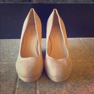 Women’s heels size 8 1/2